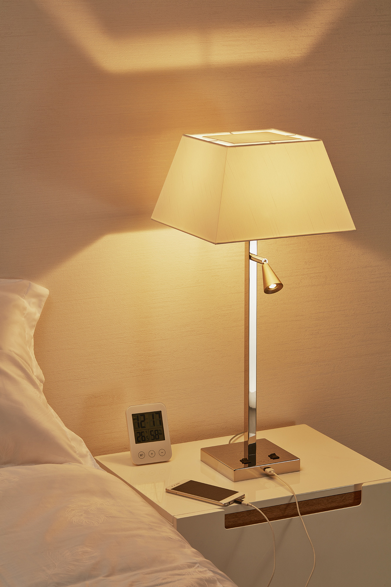 Darwin 4744 | Table Lamp