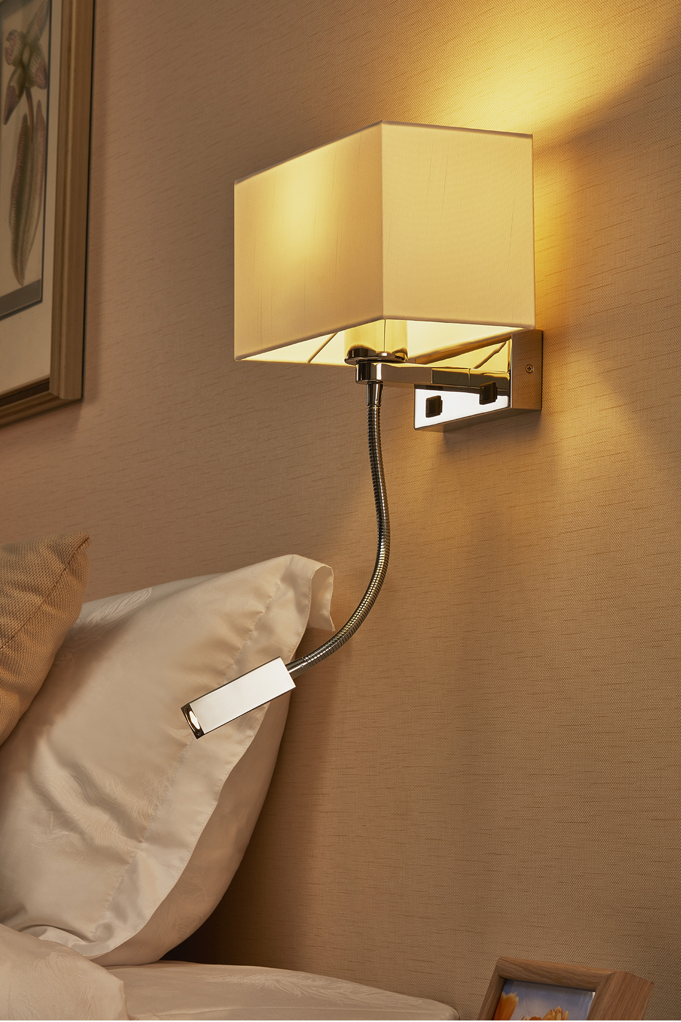 Barton 1738 | Wall Lamp