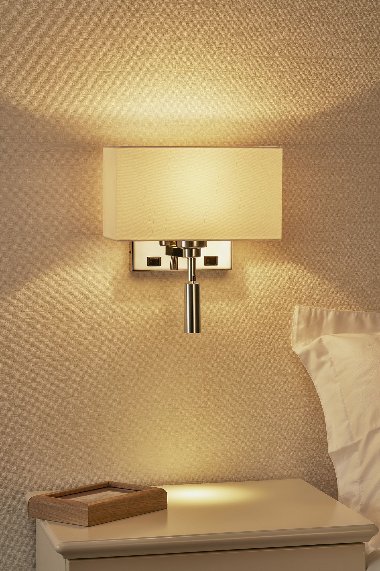 Barton 1733 | bedside wall lamp