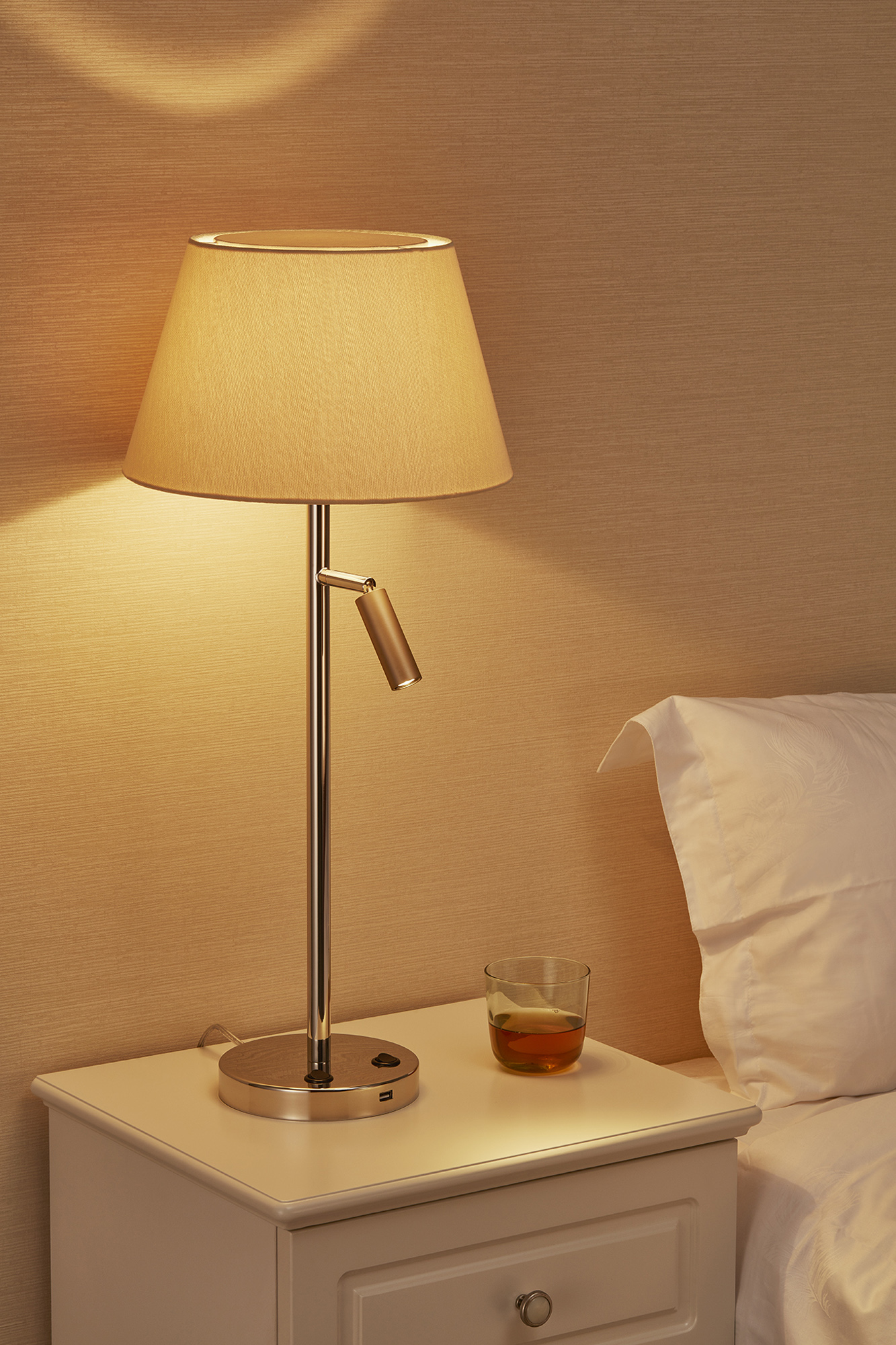 Darwin 4743 | Table Lamp