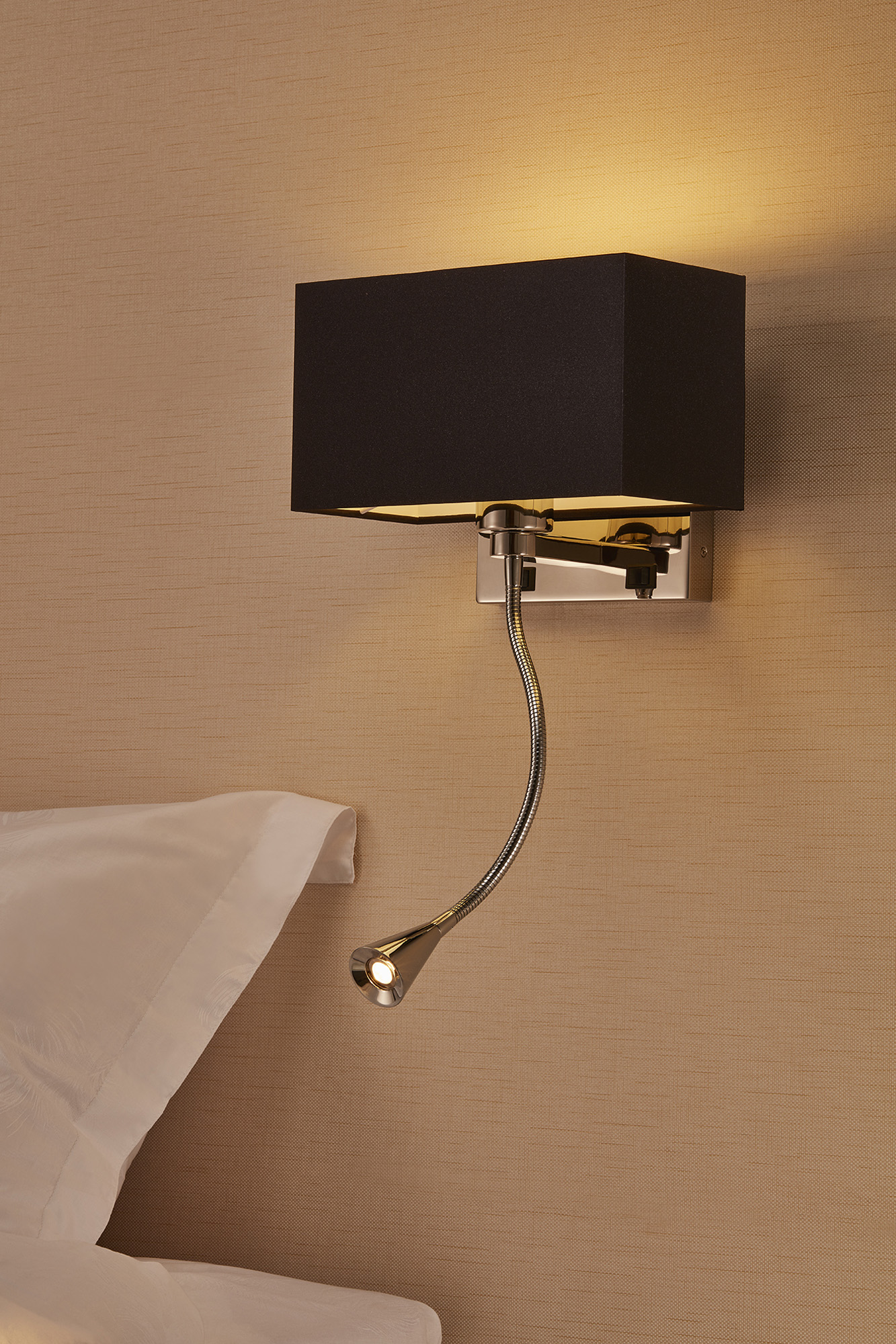 Barton 1737 | Wall Lamp