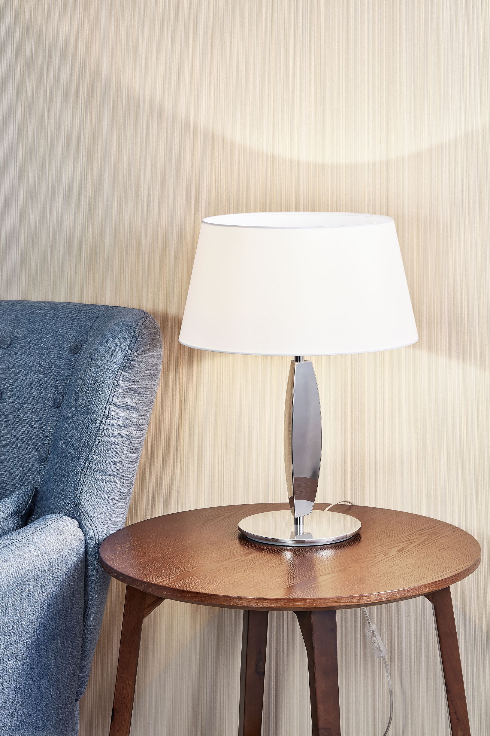 4909 Elegance Table Lamp