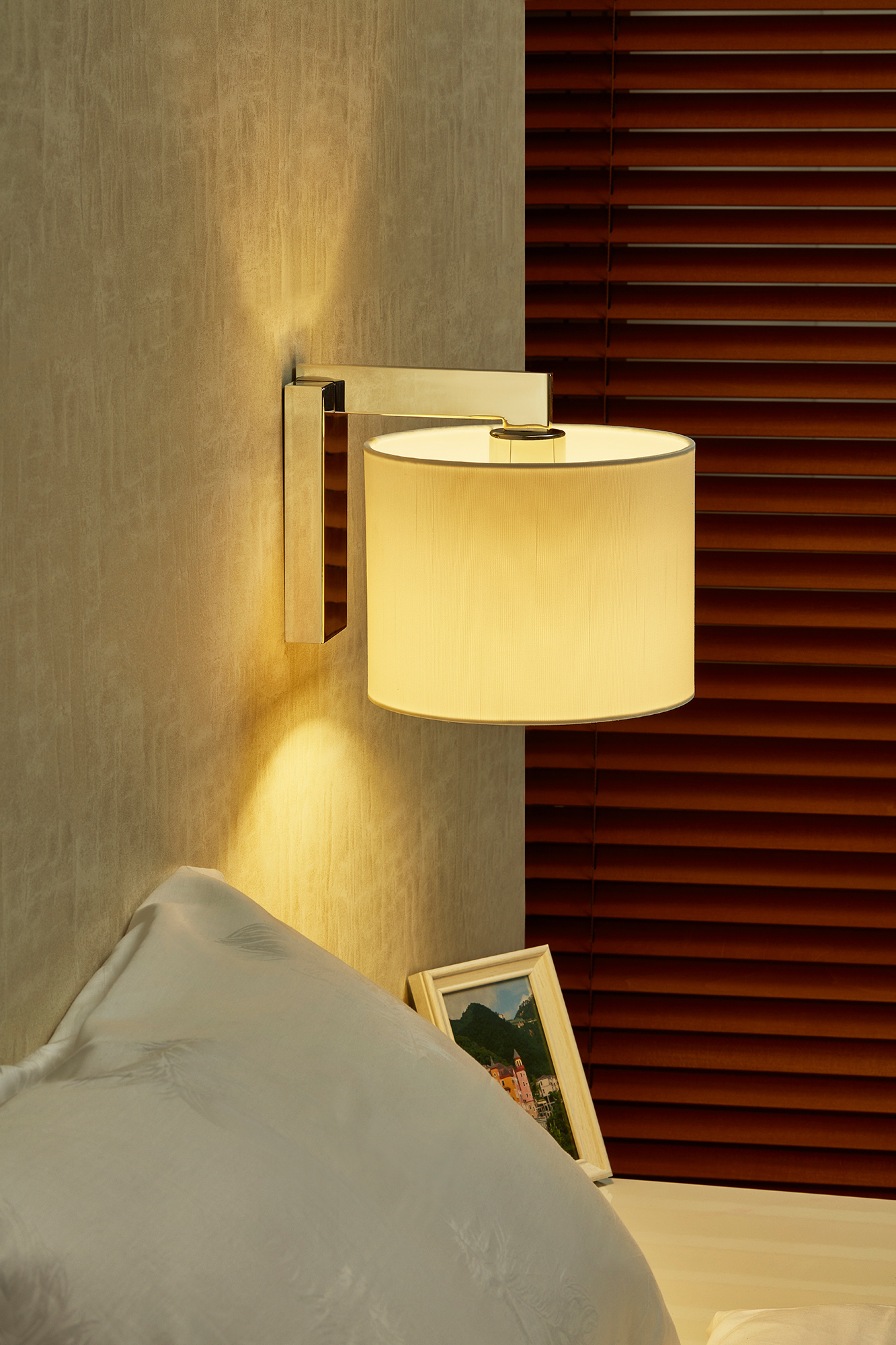 Guard 1779 | Wall Lamp