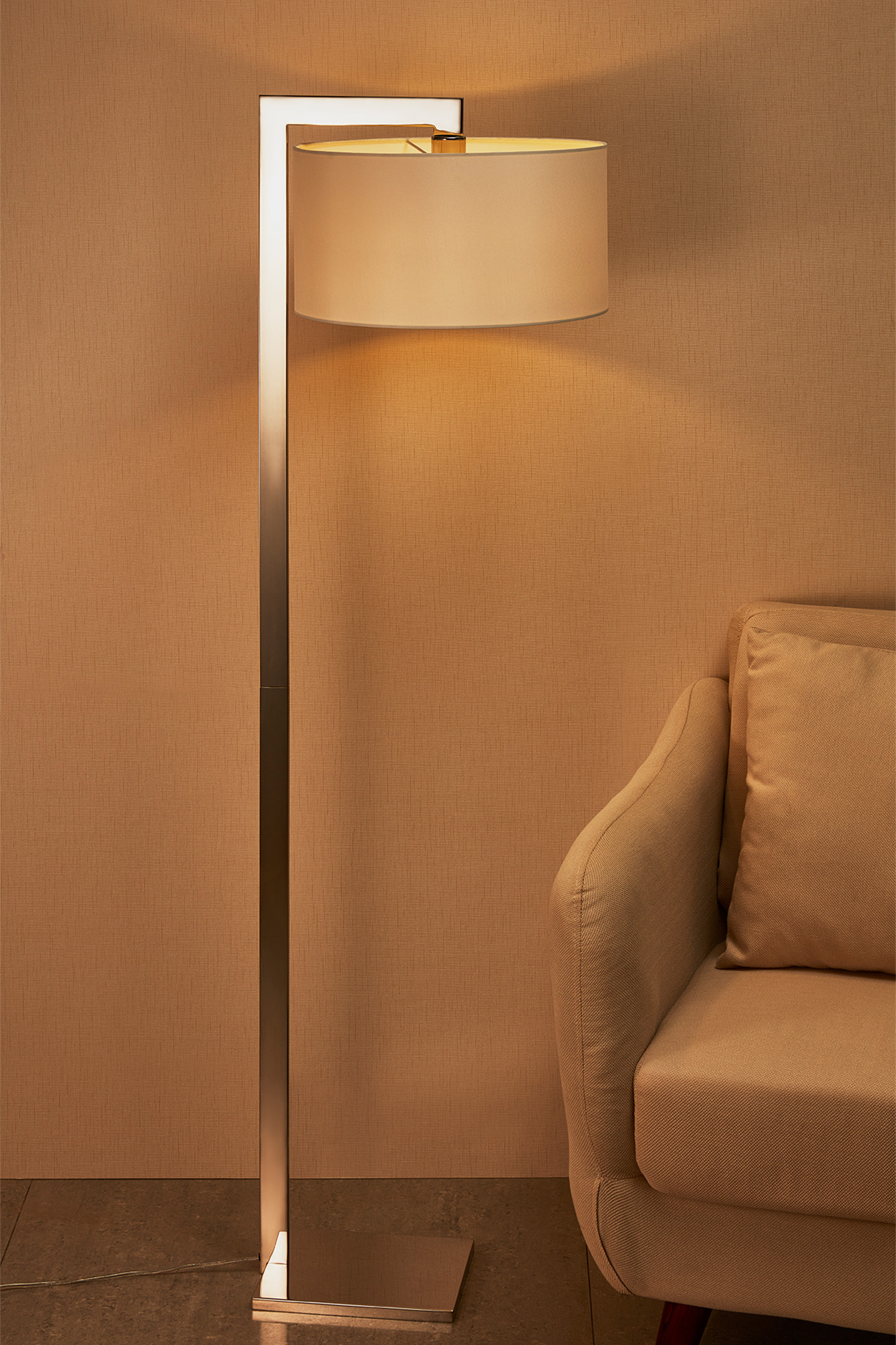 Guard 4781 | Floor Lamp